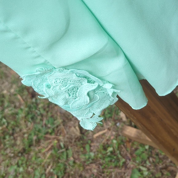 ❤️5/$25 Euc Lulamari Green Lace Top - Picture 5 of 6